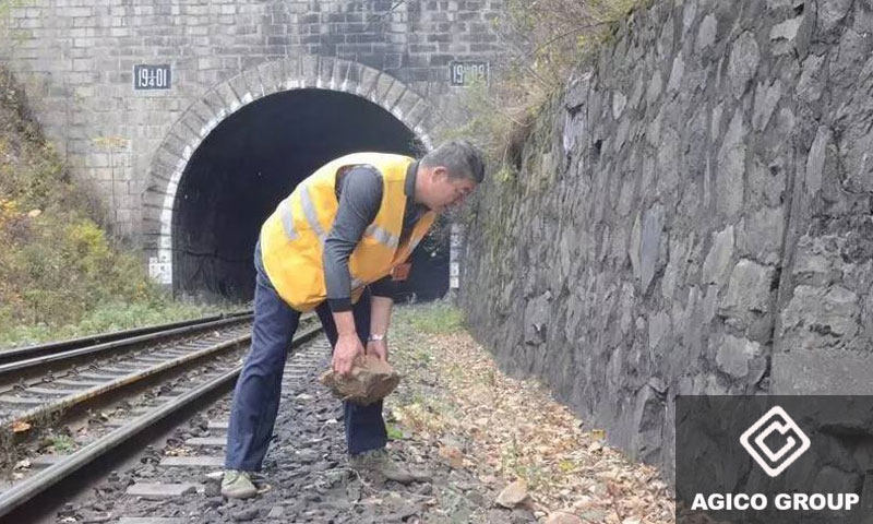 removing the fallen rock